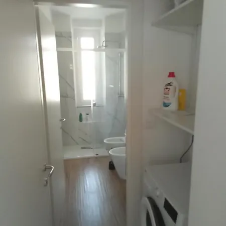 A Due Passi Metro Bengasi Cir 00127203858 Apartman